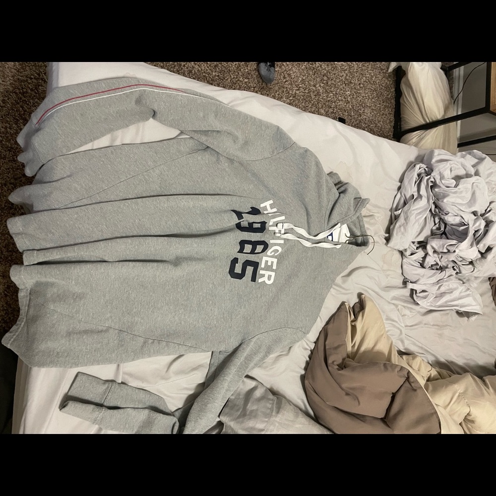 Tommy Hilfigger hoody shirt, size large, great condition.